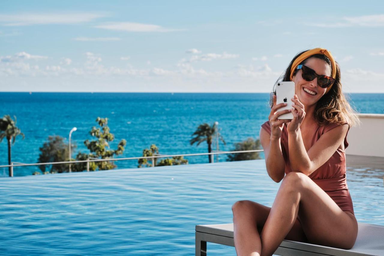 El Llorenc Parc De La Mar - Adults Only Palma de Maiorca Exterior foto A woman wearing a swimsuit