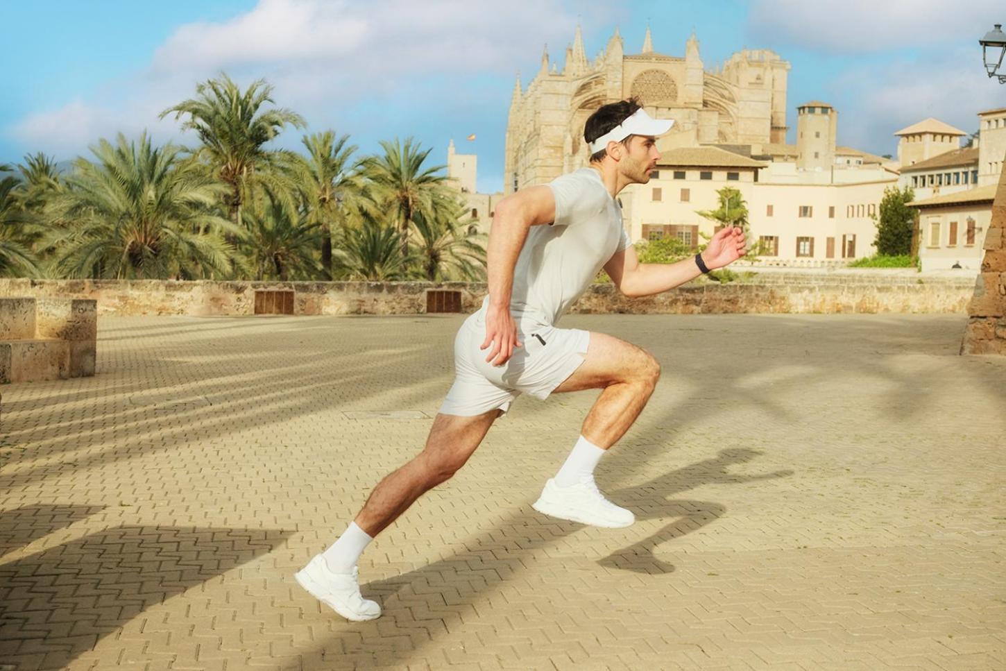 El Llorenc Parc De La Mar - Adults Only Palma de Maiorca Exterior foto A man running