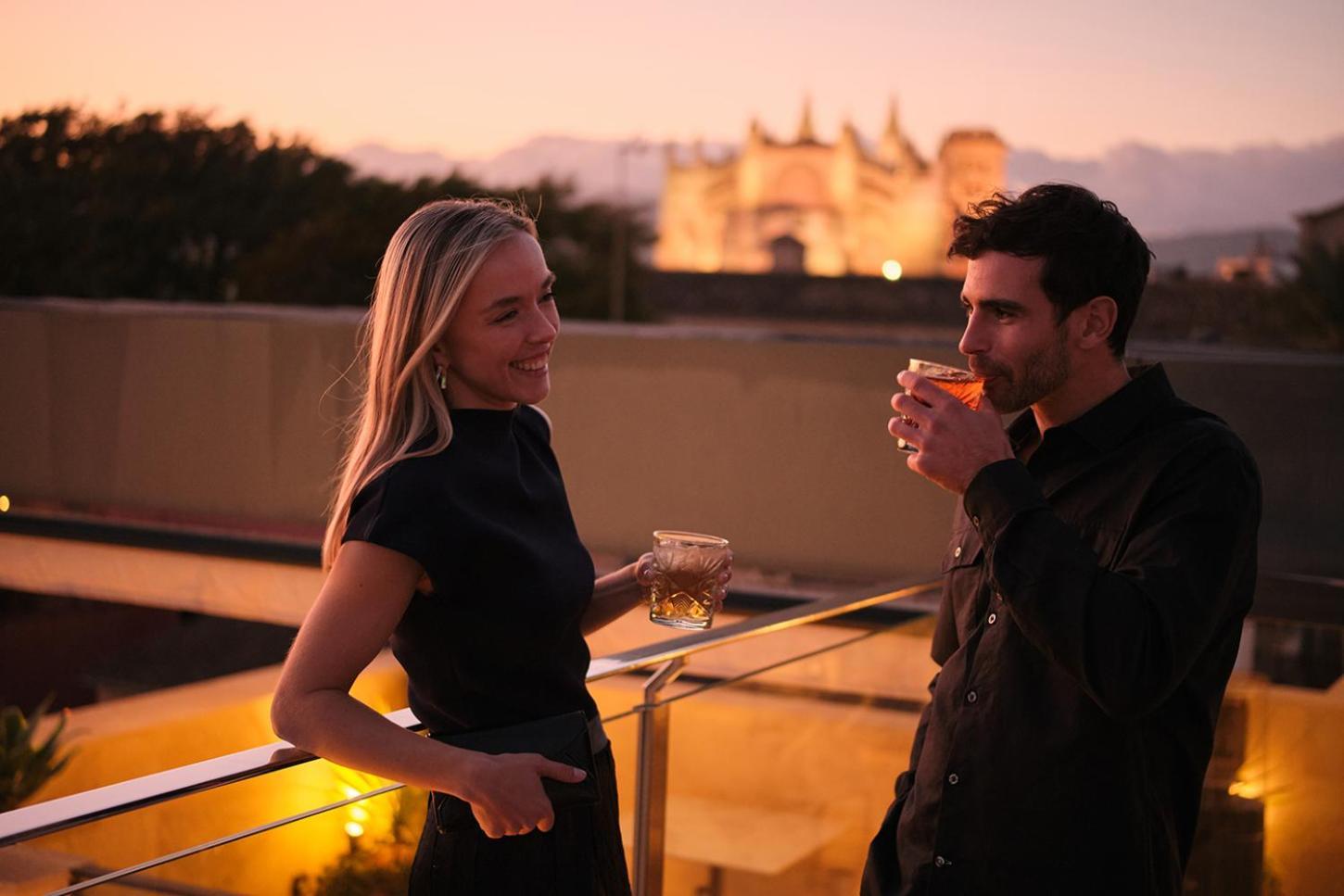 El Llorenc Parc De La Mar - Adults Only Palma de Maiorca Exterior foto A couple drinking cognac