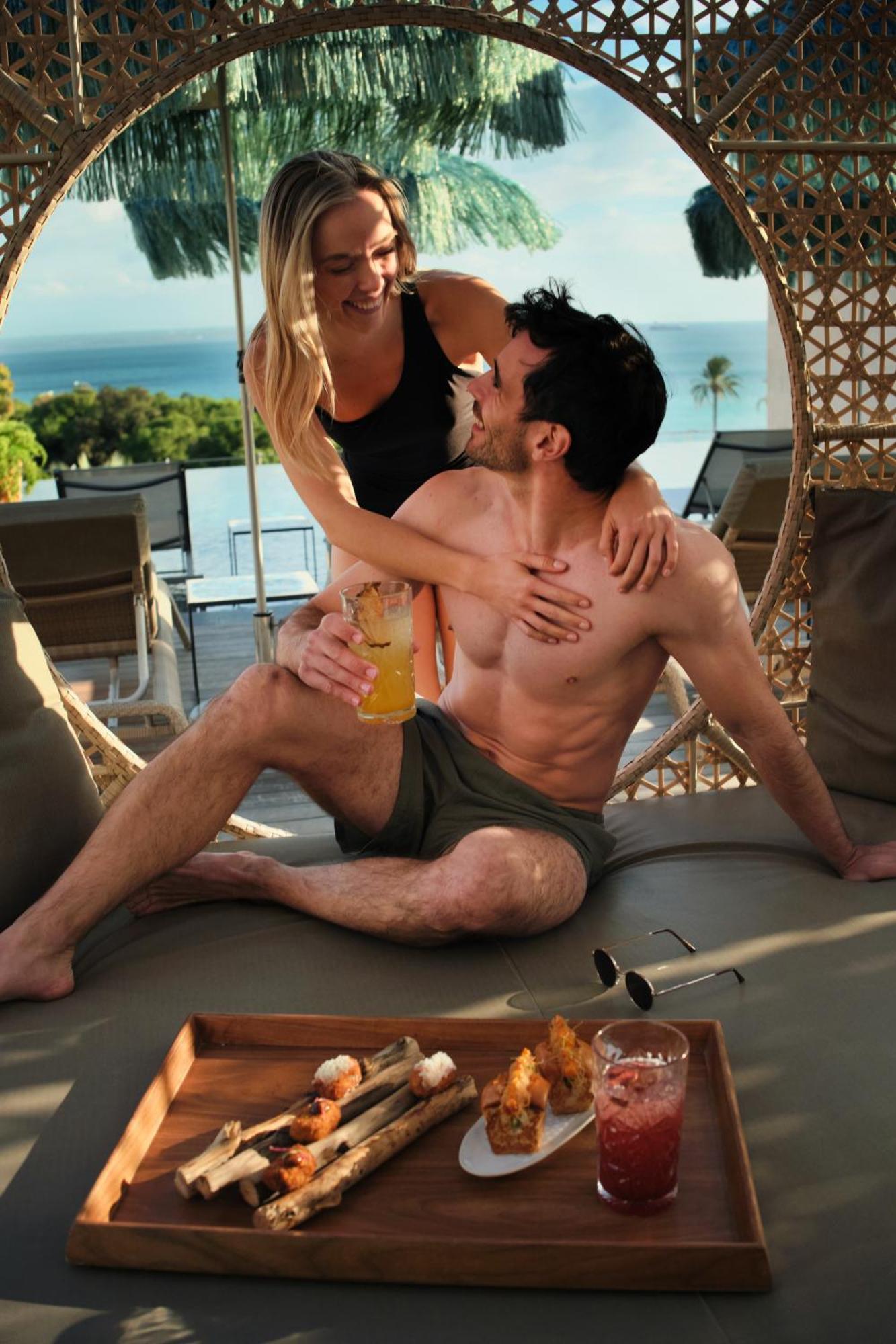 El Llorenc Parc De La Mar - Adults Only Palma de Maiorca Exterior foto A couple kissing